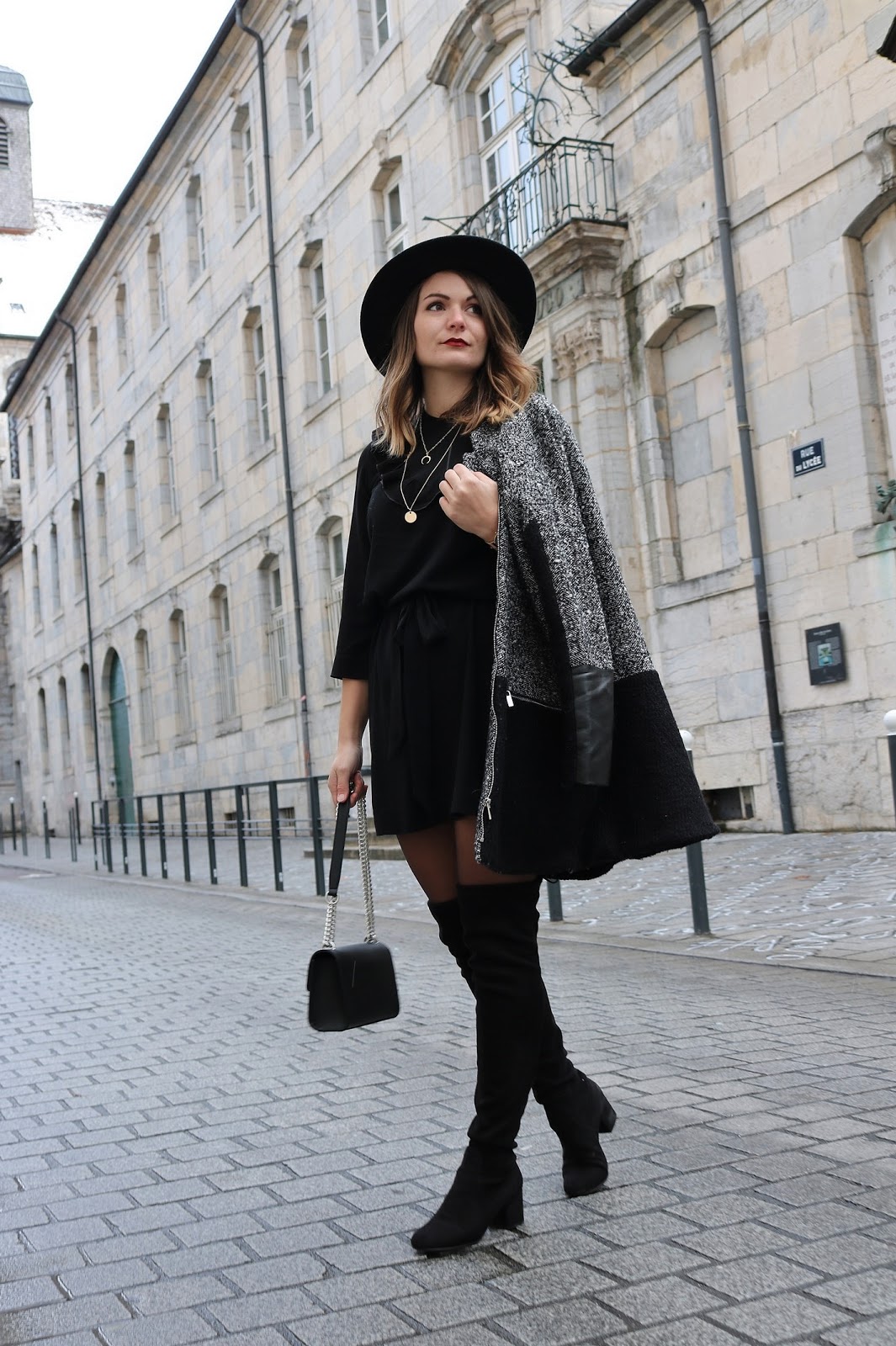 pauline-dress-besancon-look-tenue-du-jour-outfit-cuissardes-black-manteau-chine-boyfriend-chapeau-jonak-hm-believee