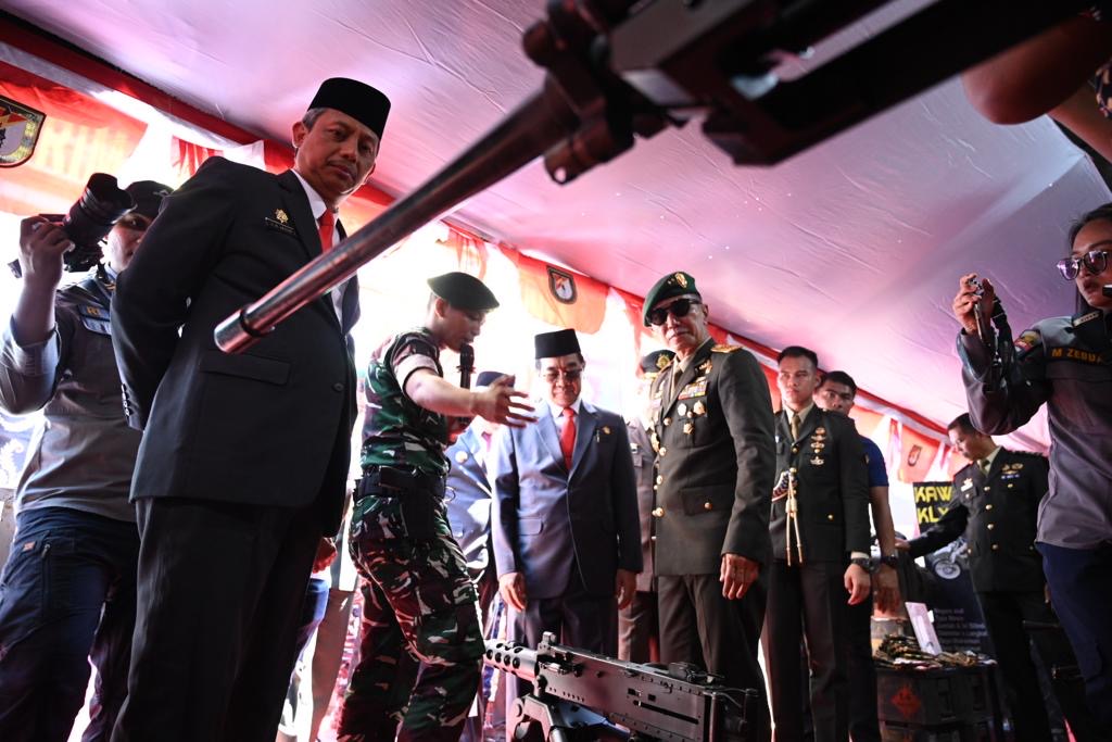 Dalam Rangka HUT TNI ke-78 Tahun Pj Sekprov Sulsel Hadiri Pameran Alutsista