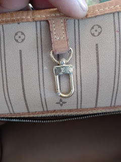 buckles and zippers LV