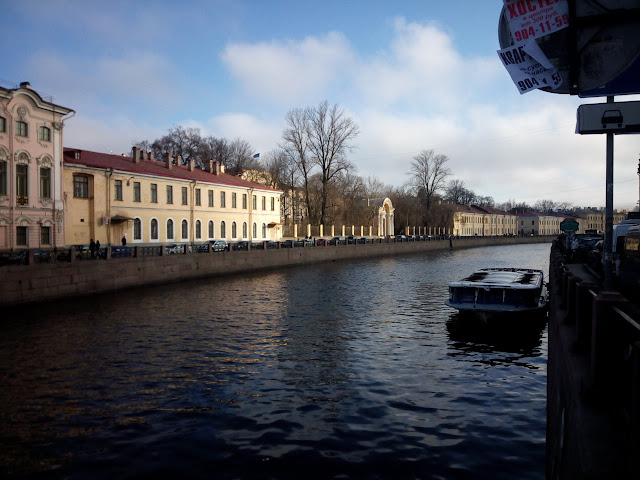 Saint Petersbourg canal palais soleil