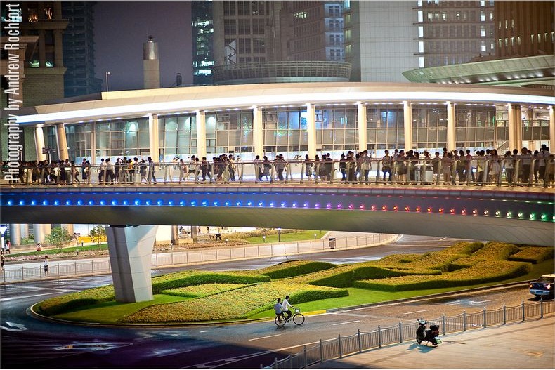 lujiazui-pedestrian-bridge-2