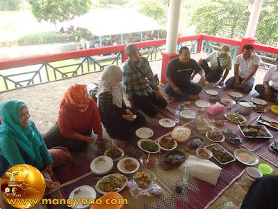 FOTO 9 : Makanan kesukaan saya ada juga... Karedok... Hehe