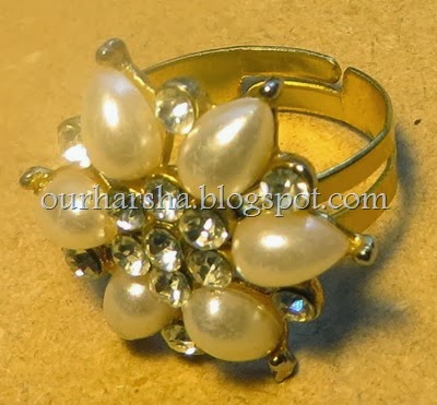 White pearl and stone studded Ring (10)