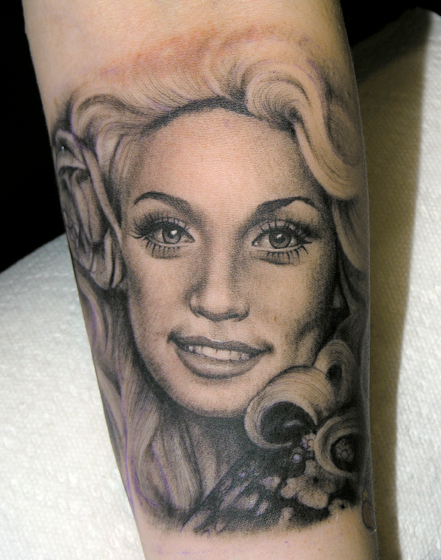 Kat Von D does that she is most well known for are her portrait tattoos