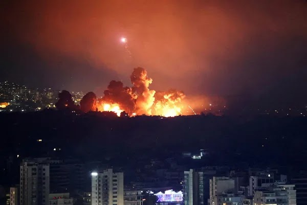 Israel amplia ataques aéreos contra o Hezbollah e bombardeia região no norte do Líbano que ainda não tinha sido atingida