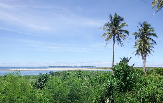 highway view of the beach and the pacific ocean in San Roque Northern Samar