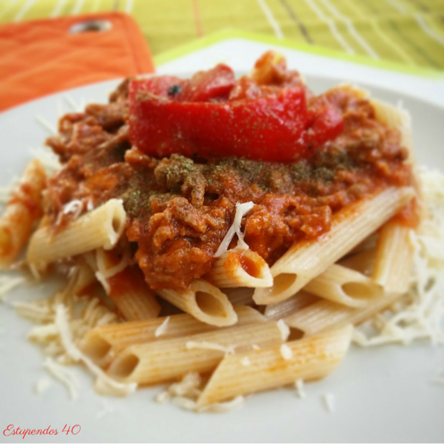 macarrones-integrales-con-boloñesa-de-pimientos