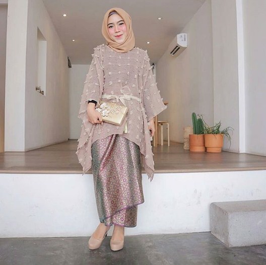 60+ Contoh Kebaya Muslim Modern Terpopuler 2019  Model Baju Muslim Terbaru 2019