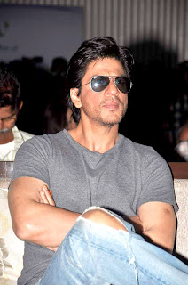 SRK Snapped at 'DDB Videocon' press meet