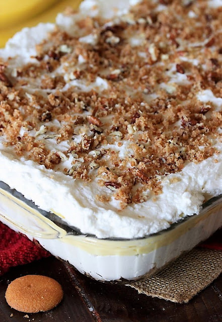 Adding Crumb Topping to Make No-Bake Banana Pudding Yum Yum Image