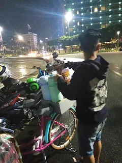 Bang Ijal si Penjual minuman keliling