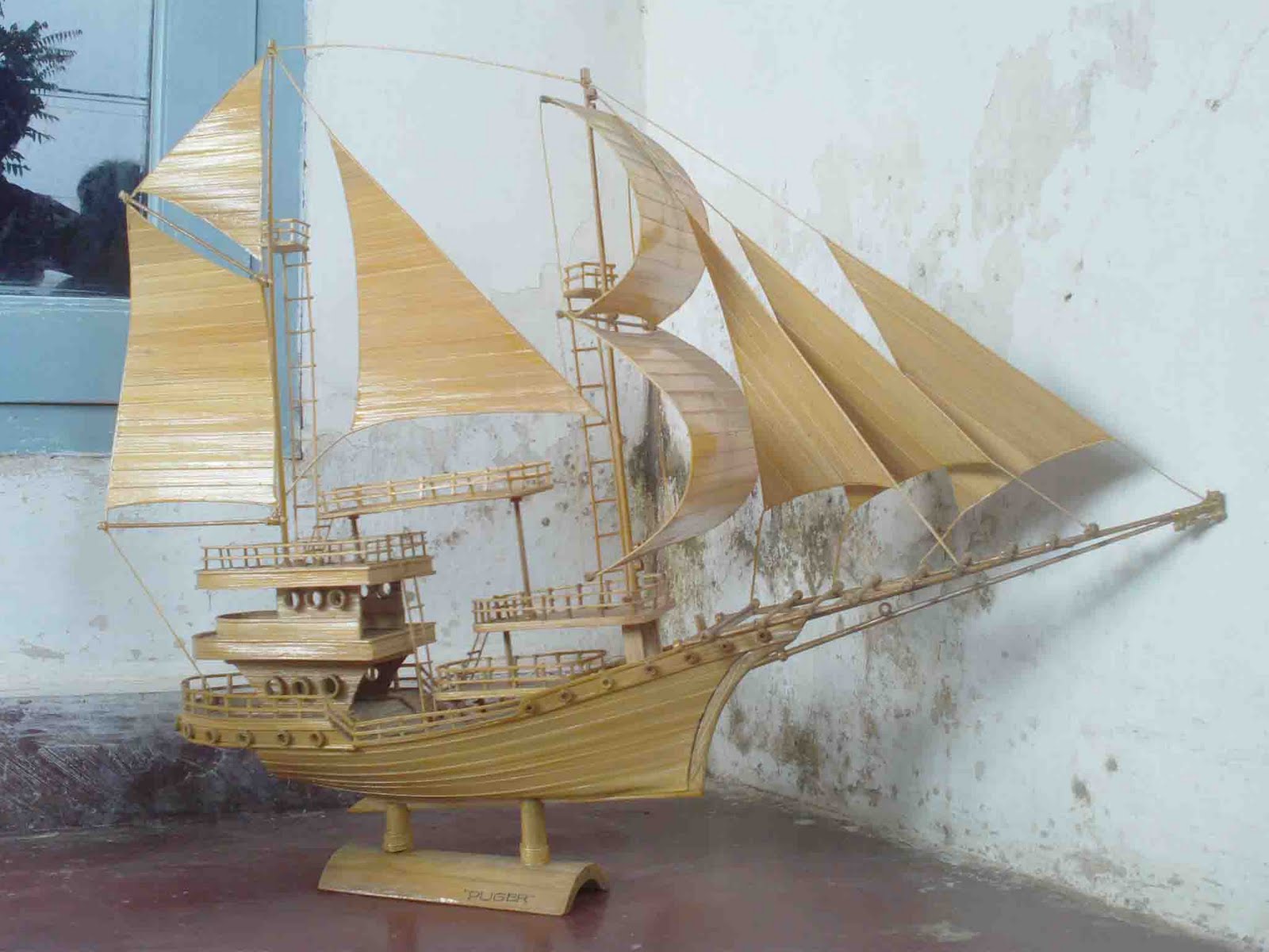 miniatur kapal layar dari bamboo by okalpuger seni itu 