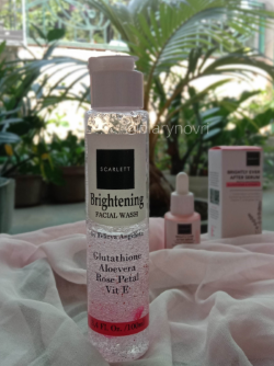 scarlett whitening facial wash