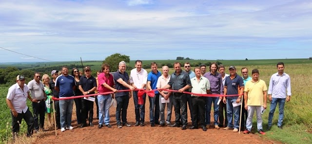 Douglas Fabrício realiza entrega de obras em Mamborê