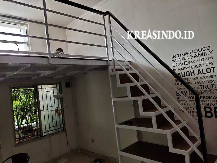 Mezzanine Besi di lengkapi Tangga Rak terpasang rapih di Rumah Bpk Basri Perum D'Palm Cipayung Depok