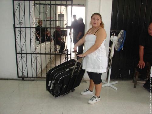 Nekat, Gadis Ini Membawa Lari Pacarnya Dari Penjara Dengan Koper [ www.BlogApaAja.com ]