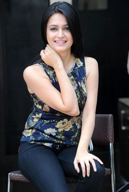 Kriti Kharbandha Latest Cute Pics