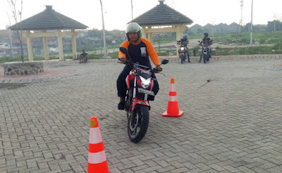 PEMBEKALAN SAFETY RIDING SEJAK DINI