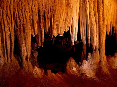 Colunas de calcário da caverna Angélica