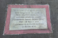 Placa recordatoria del 75º aniversario del Estadio Monumental