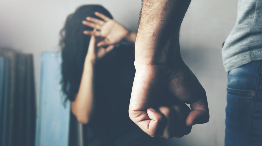 44χρονος απείλησε και τραυμάτισε με τασάκι την εν διαστάσει σύζυγό του στη Μεσσηνία