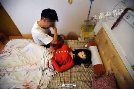 Photos: 70yr old Chinese man buys replica model of his dead wife 