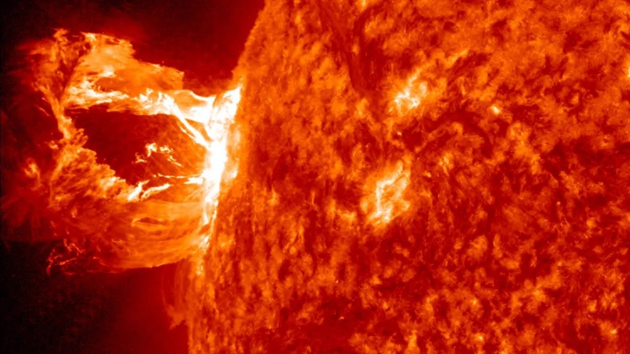 Επιστήμονας προειδοποιεί ότι η Γη μπορεί να πληγεί από καταστροφική σούπερ ηλιακή έκλαμψη το 2023