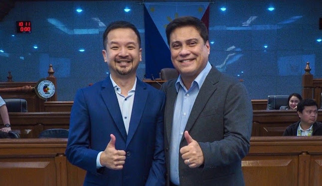SBMA Chairman and Administrator Jonathan D. Tan and Senate President Juan Miguel Zubiri flash the “thumbs up” sign denoting the swift and seamless approval of the SBMA’s proposed budget by the Senate of the Philippines.