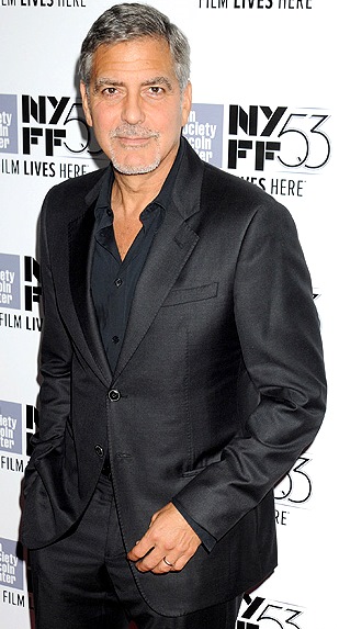 Foto de George Clooney posando para fans