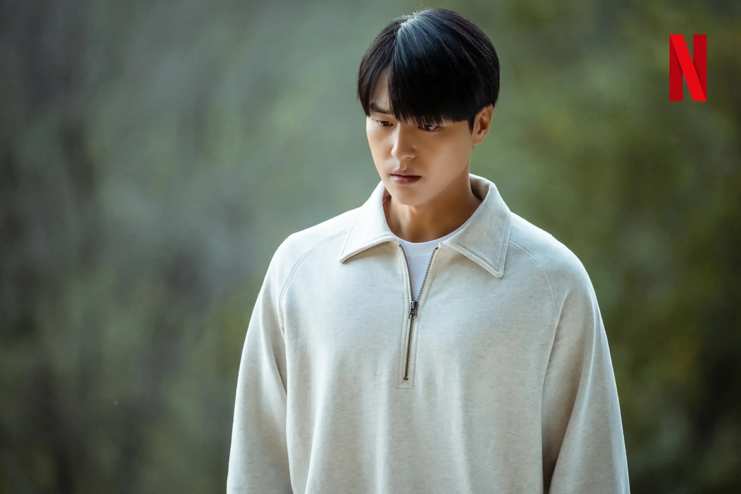 Yang Se-jong actuando como el personaje masculino en '이두나!' en la serie de Netflix.