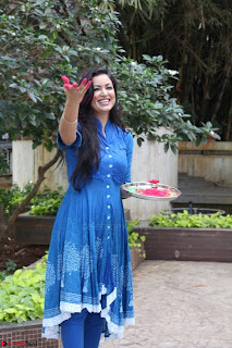 Maryam Zakaria Celeting Holi Exclusive Pics 2.JPG