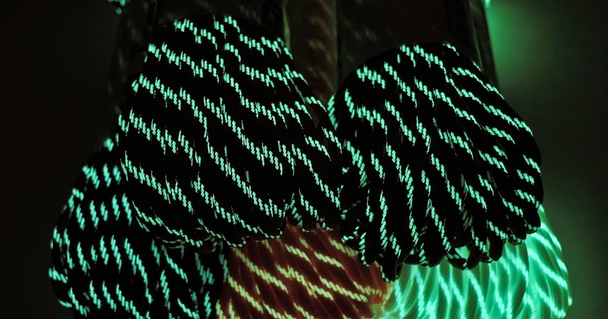 Dark Green - 550 Paracord with Glow in the Dark Tracers