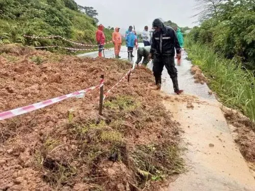 Jalan Pantai Air Manis ke Teluk Bayur Longsor, Simak Pesan Wako Hendri Septa untuk Warga Kota