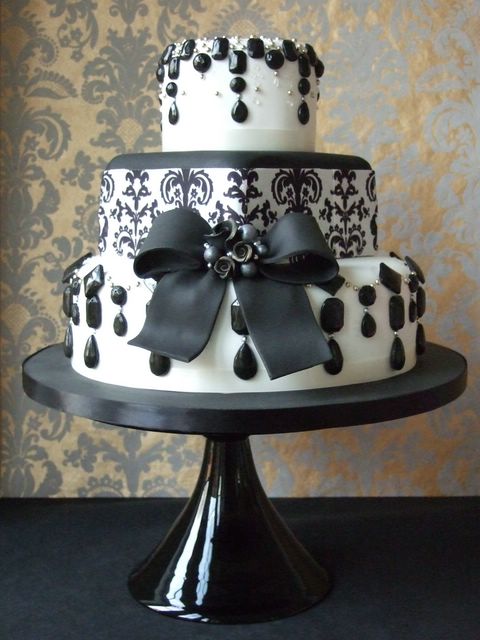 images Black amp White Wedding Cakes black and white damask wedding cake