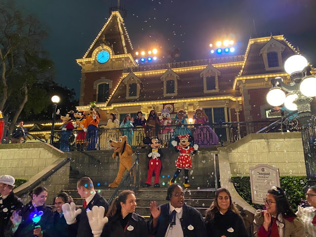 加州迪士尼樂園 暫別時刻, Emotional Farewell at Disneyland, Cast Members