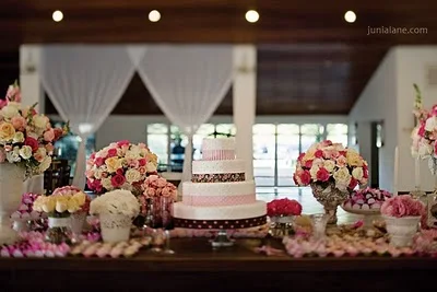 Mesa do bolo de casamento