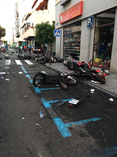 Conductor con posible infarto arrolla 10 motos, general vives, Las Palmas de Gran Canaria