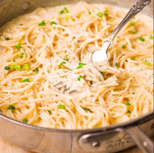 FOUR CHEESE GARLIC WHITE CREAM PASTA SAUCE #Dinner #Pasta