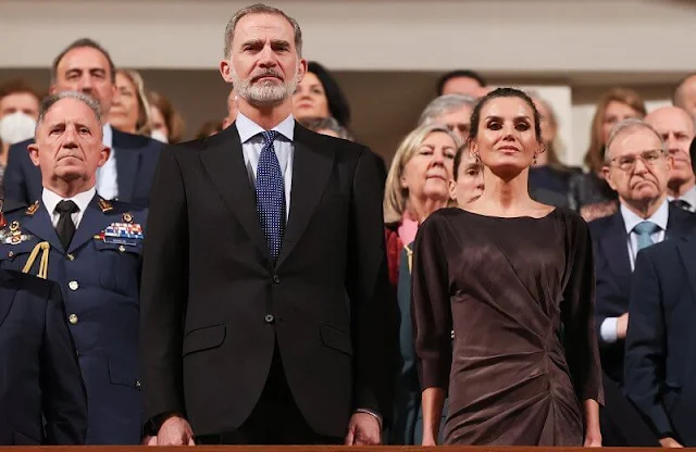 Queen Letizia wore a new cuca maltinto silk dress by Cortana. Nina Ricci clutch. Prada pumps. Joyeria YANES citrine earrings