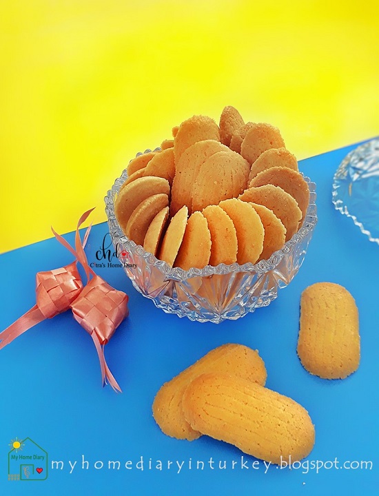 LANGUES-DE-CHAT COOKIES / LIDAH KUCING (KATTETONGEN KOEKJES) ALA NY.LIEM. RENYAH DAN BIKIN NAGIH | Çitra's Home Diary. #cattonguebiscuit #kattetongenrecept #reseplidahkucing #resepkuekering #kuekeringlebaran #katetongresep #foodphotography #languedechatcookies