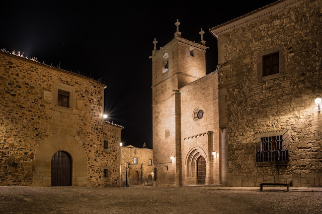 Plaza de Santa María y Concatedral :: Canon EOS5D MkIII | ISO100 | Canon 17-40@25mm | f/14 | 30s (tripod)