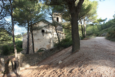 LA JUNCOSA DEL MONTMELL - BAIX PENEDÈS,  església Nova de Sant Miquel i camí de la Vall de Sant Marc al Montmell