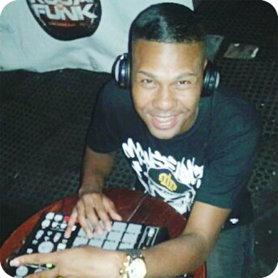 http://abelhas.pt/DennerMJ/M*c3*basicas/Funk/Funk+Putaria/MT+-+DANCPTIVA++PARA+AS+DAN*c3*87ARINA+(+CHARMOZINHO+DJ+),106411085.mp3(audio)