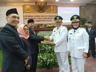 Walikota Dan Wakil Walikota Cirebon Sampaikan  Visi Misi Di Hadapan Sidang Paripurna Istimewa DPRD Kota Cirebon