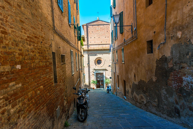 Iglesia de Santa Maria in Portico a Fontegiusta en Siena