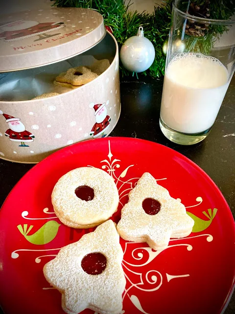 Spitzbuben Cookies at Miz Helen's Country Cottage