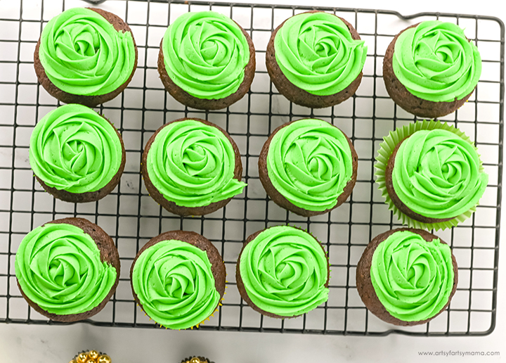 St. Patrick's Day Pot of Gold Cupcakes