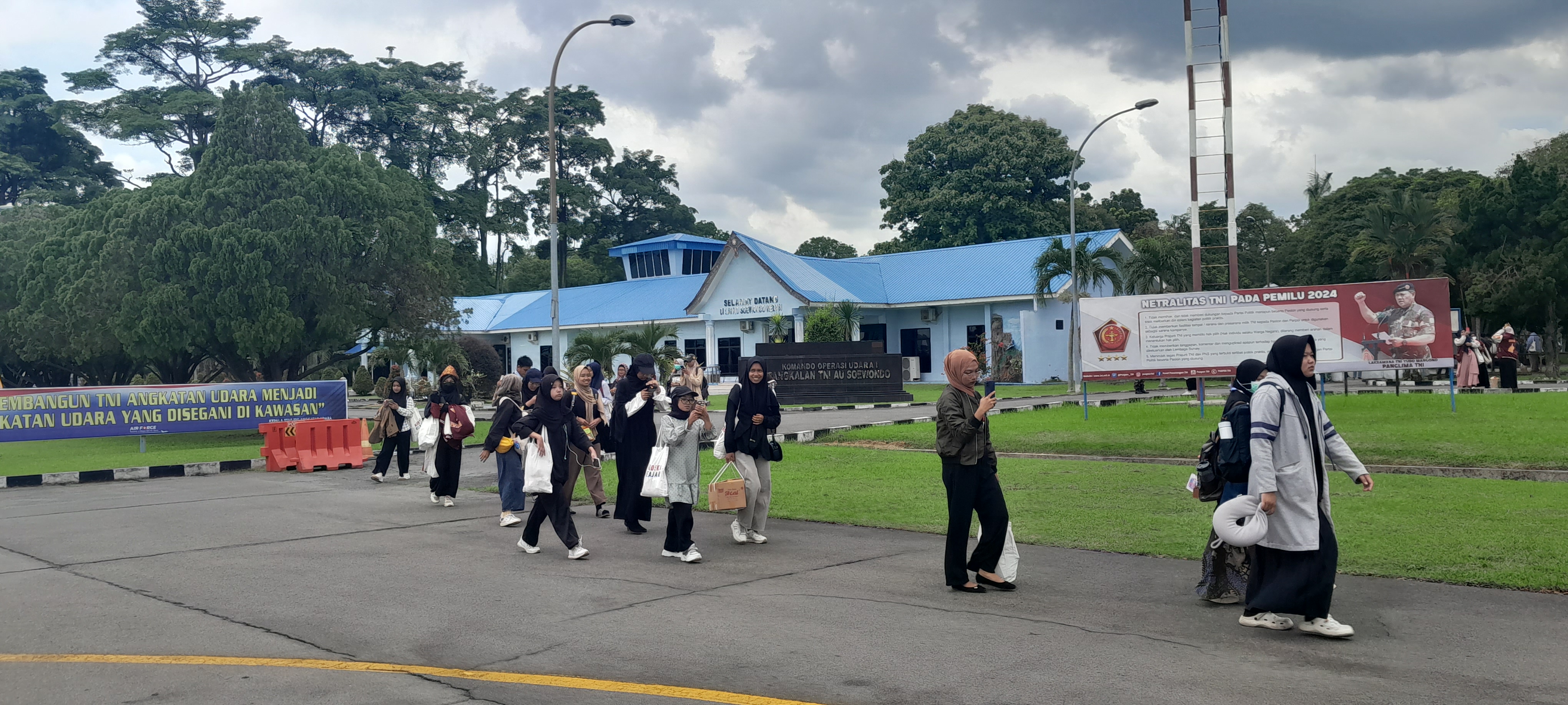 TNI AU Melalui Lanud Soewondo Beri Dukungan Pesawat Kepada Peserta Muktamar Ikatan Pemuda Muhammadiyah