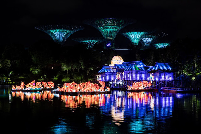 Lễ hội Trung thu 2019 tại Singapore với nhiều chương trình thú vị, sẽ kéo dài từ ngày 31.8 đến 28.9. Dịp này, khu phố Chinatown rực rỡ sắc màu bởi những chiếc đèn lồng, sẽ rất náo nhiệt không khí Tết Trung thu - một trong những lễ hội đặc trưng nhất trong năm của người Hoa tại Đảo quốc Sư tử. 