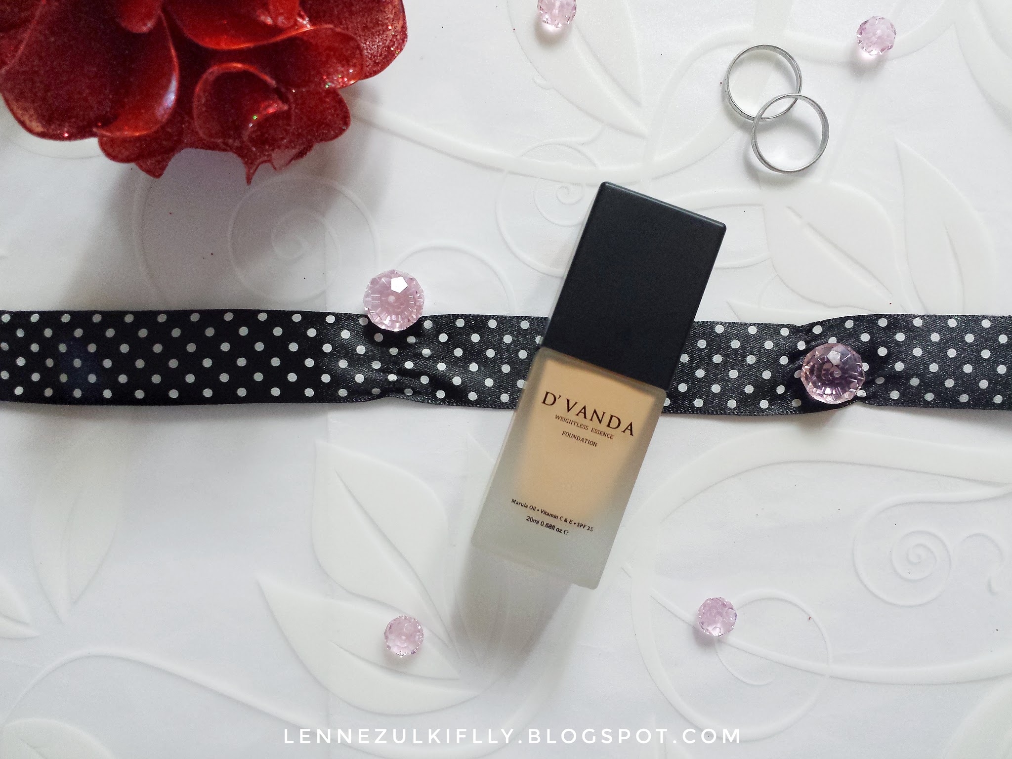 D'Vanda Weightless Essence Foundation